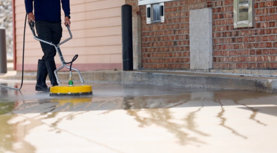 How To Determine If You Need Concrete Pressure Washing In The Woodlands